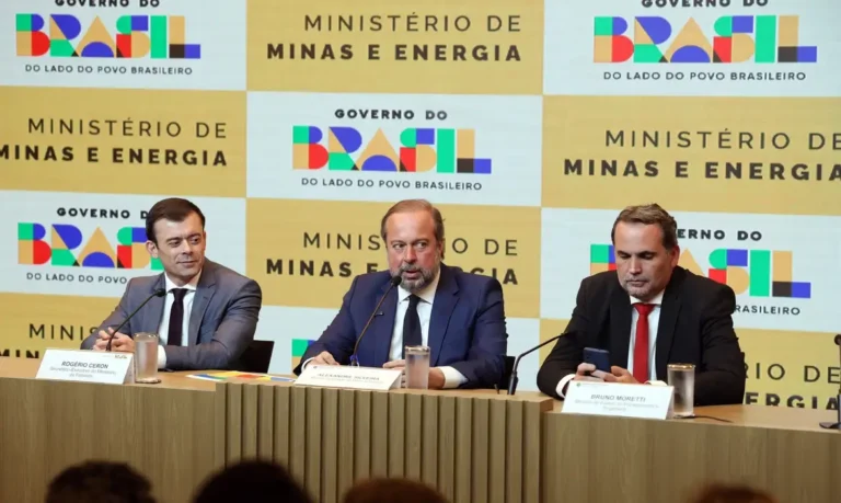 Governo Lula anuncia subsídio à gasolina para conter impacto da alta do petróleo