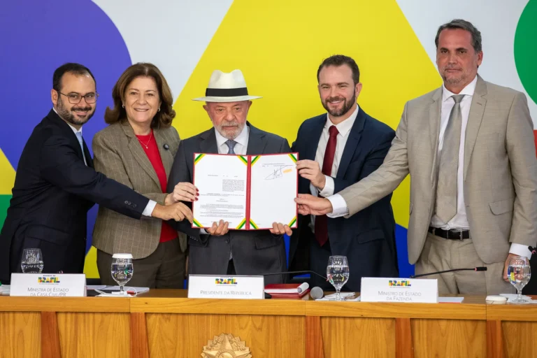 Lula anuncia novo Desenrola com foco em quem ganha até R$ 8,1 mil e descontos de até 90% nas dívidas