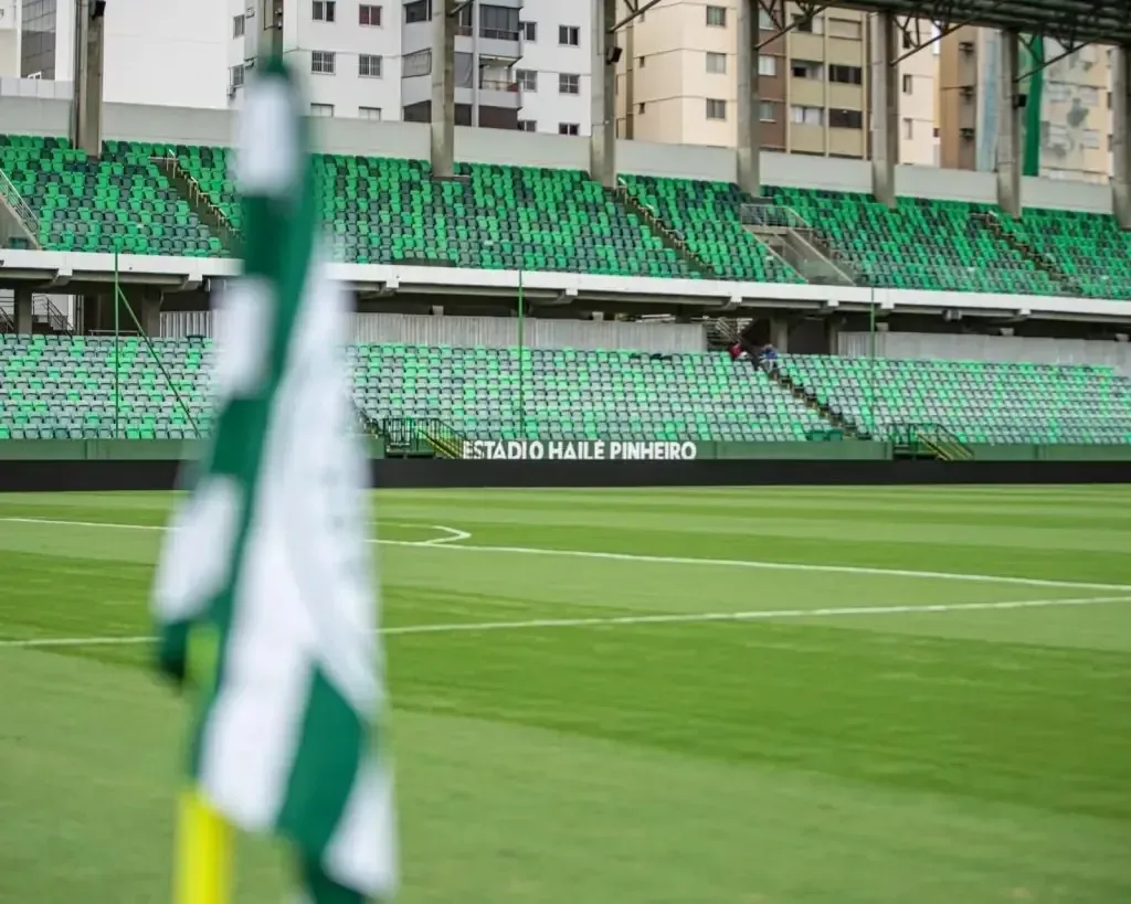 Goiás x Atlético-GO: Onde assistir ao vivo o jogo pelo Campeonato Brasileiro Série B