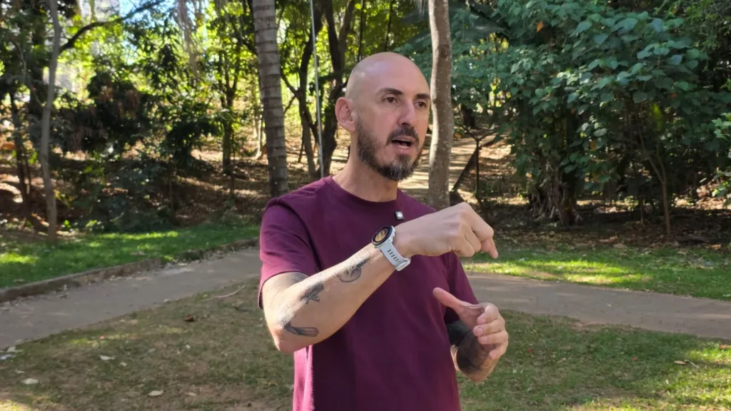Aula em movimento: parque vira sala de aula e professor mostra como áreas verdes mudam a cidade