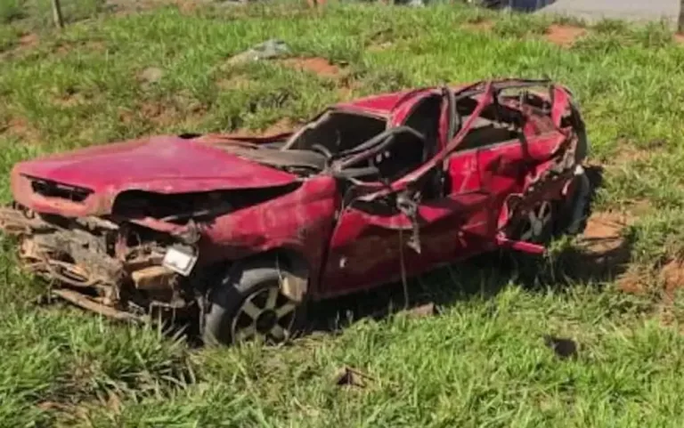 Dois estudantes de 18 anos morrem após carro capotar na GO-080, em Petrolina de Goiás