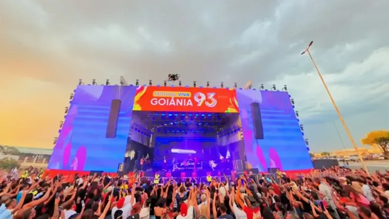 Celebrações do aniversário de Goiânia contaram com desfile cívico-militar, passeio motociclístico, feira gastronômica e shows