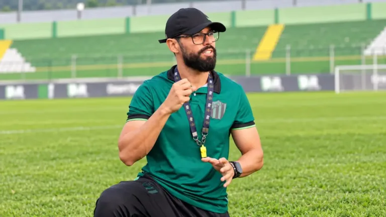 Após título e acesso, técnico Luan Carlos troca o Rio Verde por clube da Série C